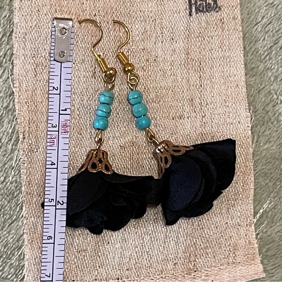 New With Tags Fashion Earrings - Picture 3 of 3